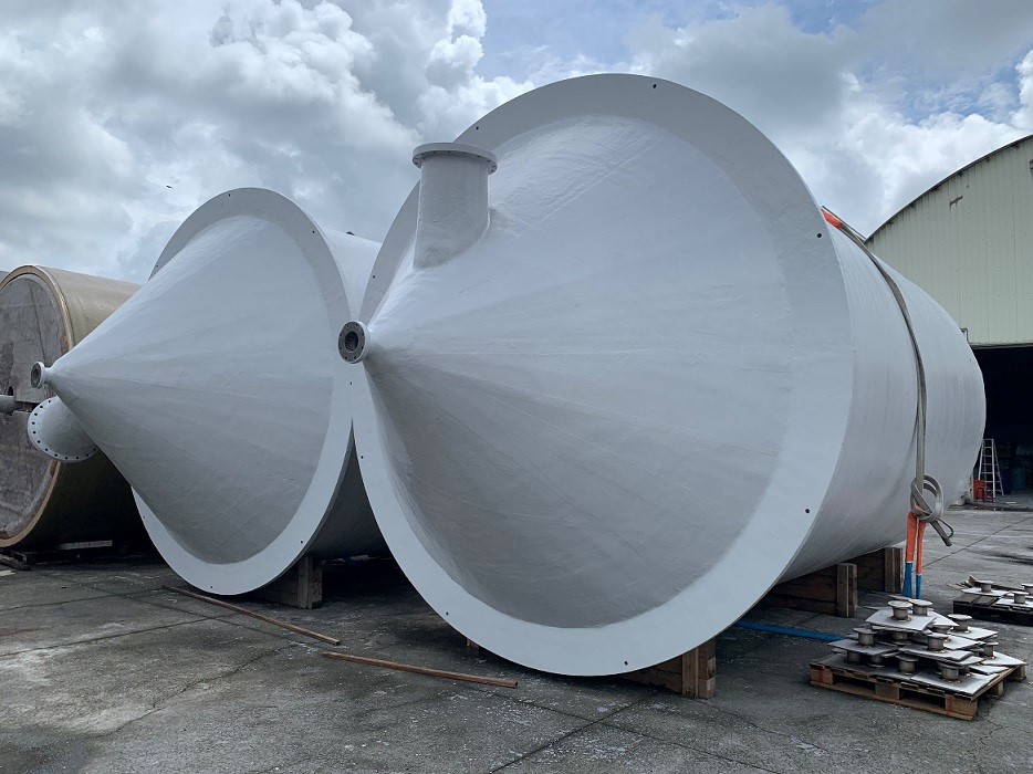 FRP錐形儲槽<鋼鐵>